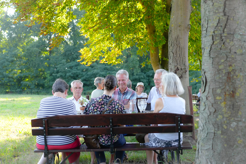 Lunch aan de rand van het bos